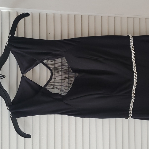 Sleeveless long black formal dress - Picture 2 of 9